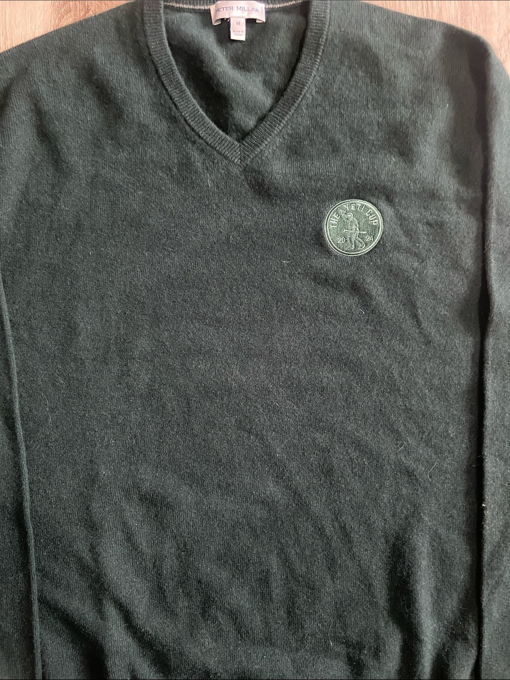 %100 Cashmere Peter Millar Forest Green V-Neck Sweater with Chest Emblem